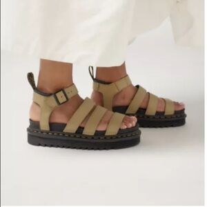 Dr. Martens Blaire Hydro Leather Sandal Pale Olive